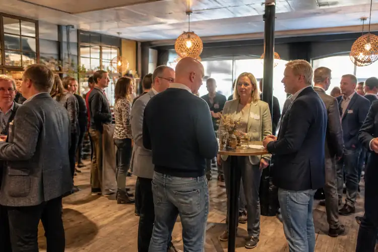 Lokale ondernemersnetwerken en ondernemersverenigingen** (28 artikelen)